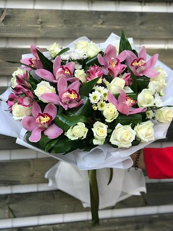 Букет цветов из: Розы и Хризантемы в Старой Майне