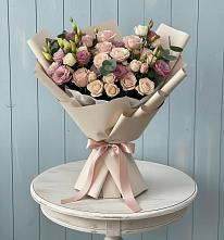 Букет цветов из:  Розы и Лизиантусы в Старой Майне