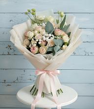 Букет цветов из:  Розы и Лизиантусы в Старой Майне
