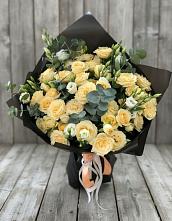 Букет цветов из:  Розы и Лизиантусы в Старой Майне