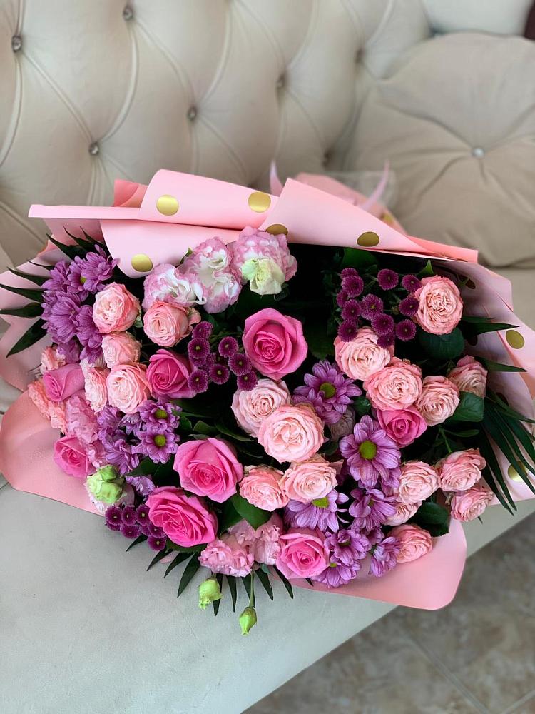 Букет цветов из: Хризантемы, Розы и Лизиантусы в Старой Майне