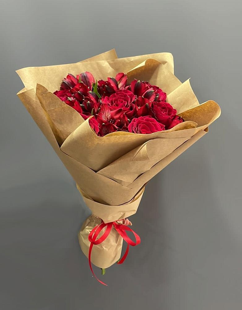 Букет цветов из: Альстромерии и Розы в Старой Майне