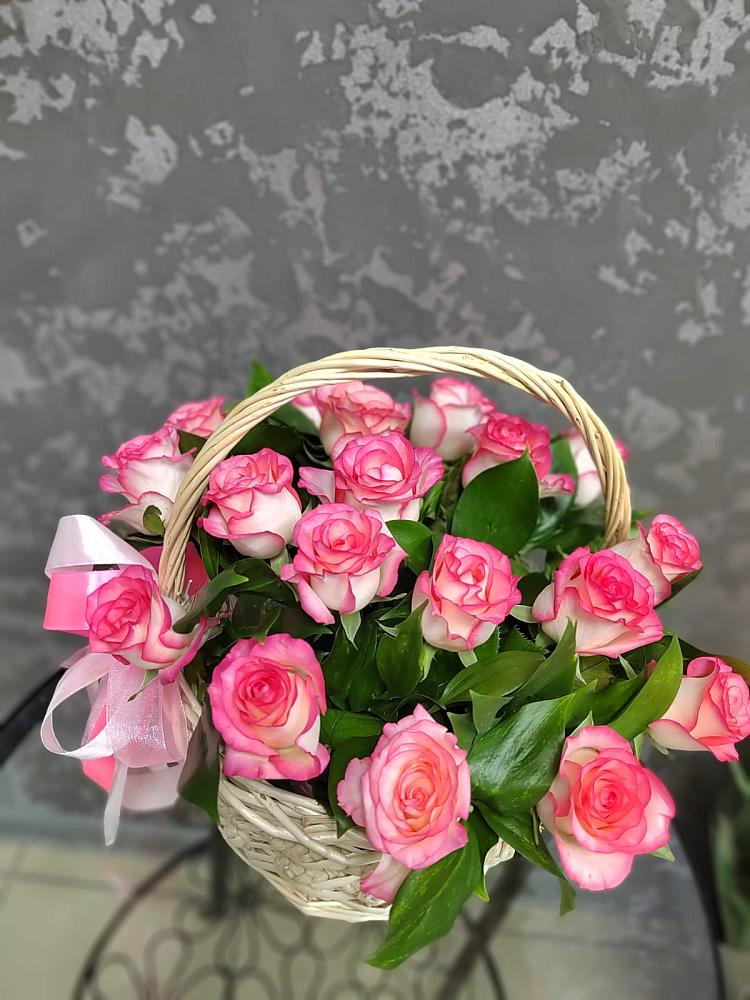 Цветочная композиция из Розы в корзине в Старой Майне