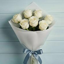 Букет 7 Белых роз Эдлесс Лав в Старой Майне