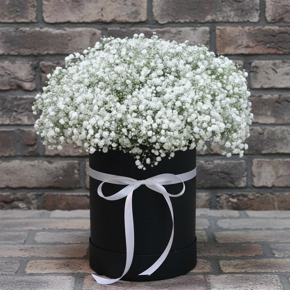 Цветочная композиция из Гипсофила в шляпной коробке в Старой Майне