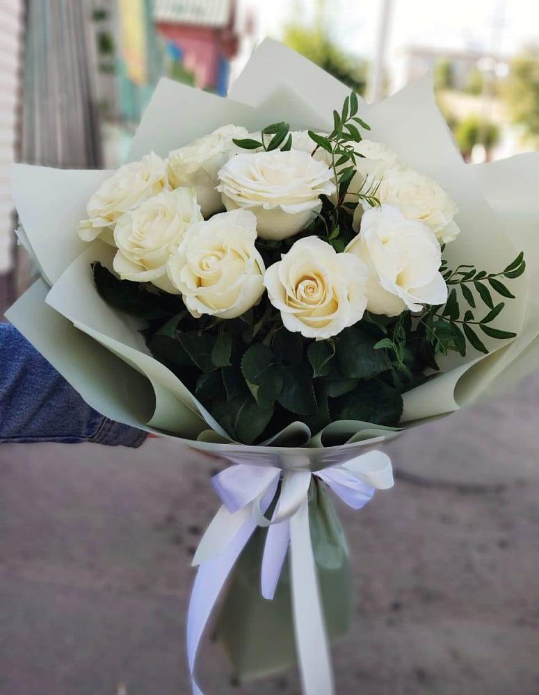 Букет Белые розы Проуд в Старой Майне
