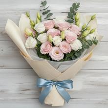 Букет цветов из:  Лизиантусы в Старой Майне