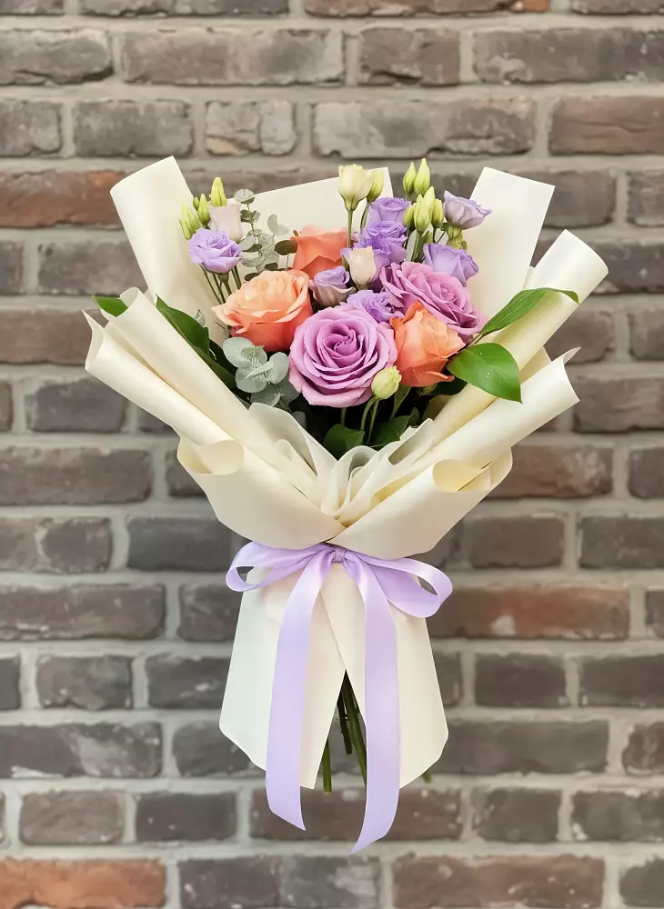 Букет цветов из: Лизиантусы и Розы в Старой Майне