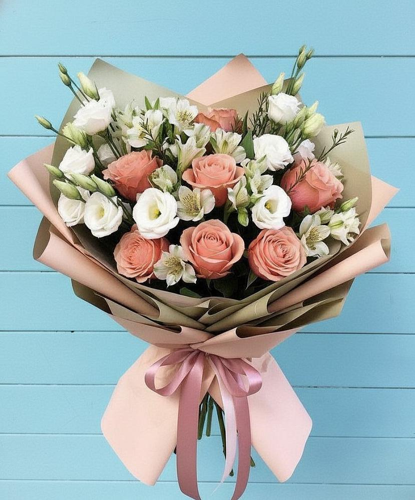 Букет цветов из: Розы, Альстромерии и Лизиантусы в Старой Майне