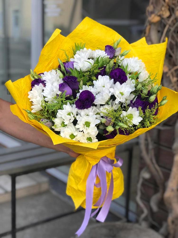 Букет цветов из: Ирисы, Хризантемы и Ромашки в Старой Майне