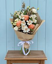 Букет цветов из:  Альстромерии, Лизиантусы, Розы и Хризантемы в Старой Майне