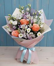 Букет цветов из:  Лизиантусы, Розы, Альстромерии и Гипсофила в Старой Майне