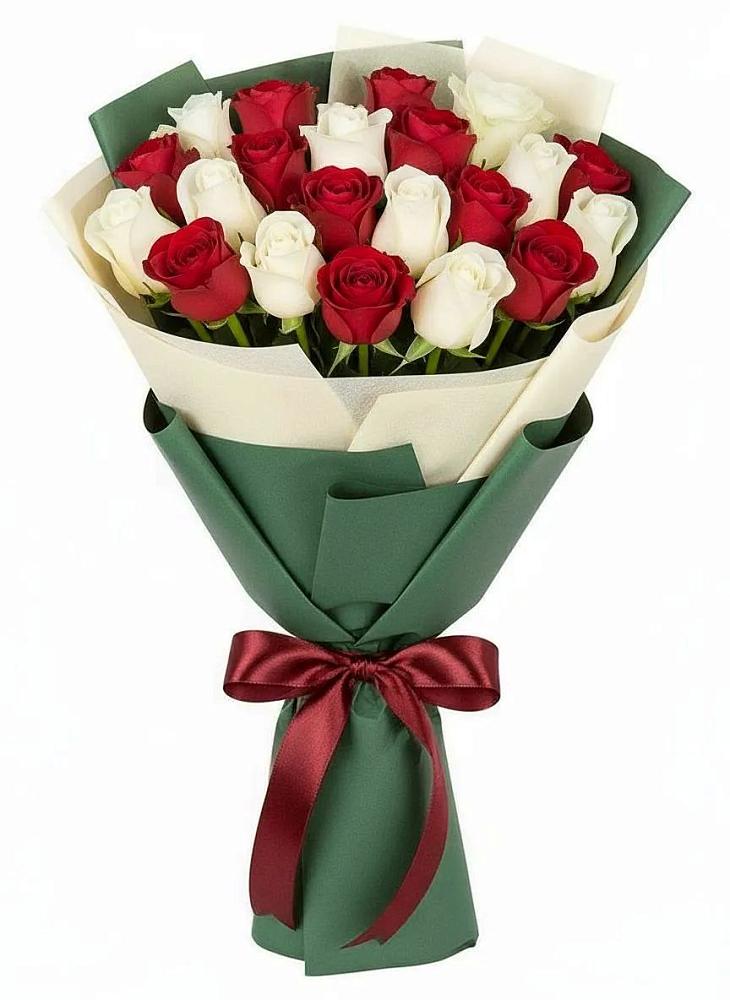 Букет Микс из красных и белых роз в Старой Майне