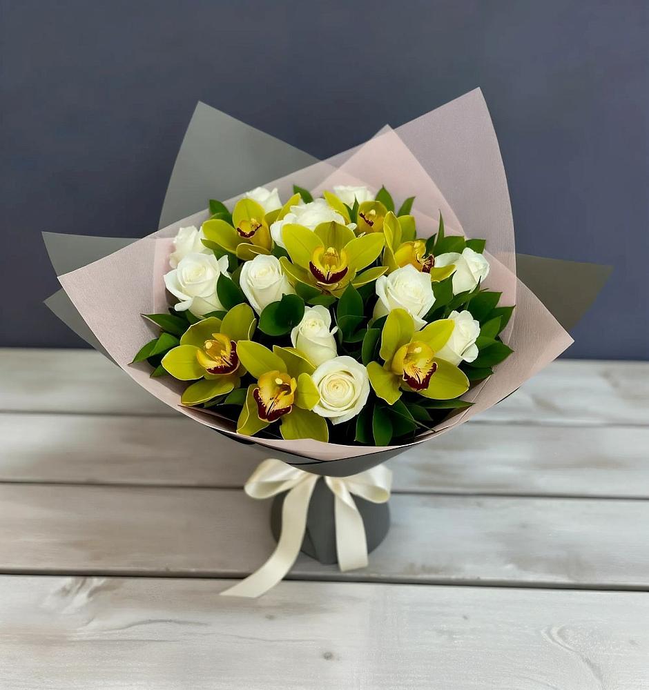 Букет цветов из: Орхидеи и Розы в Старой Майне