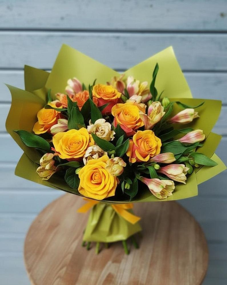 Букет цветов из: Альстромерии и Розы в Старой Майне