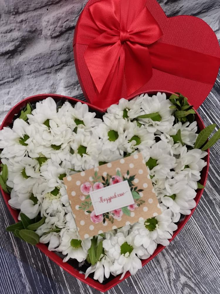 Цветочная композиция из Хризантемы в виде сердца в Старой Майне