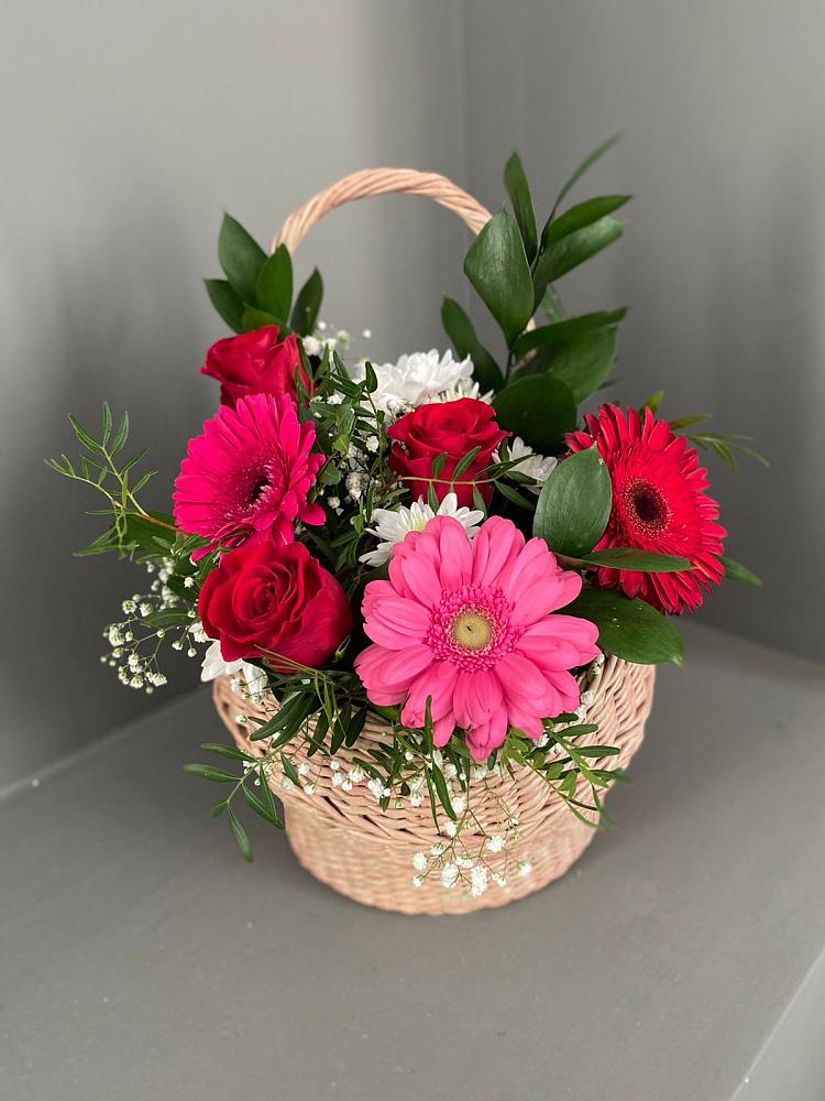 Цветочная композиция из Розы, Хризантемы и Герберы в корзине в Старой Майне
