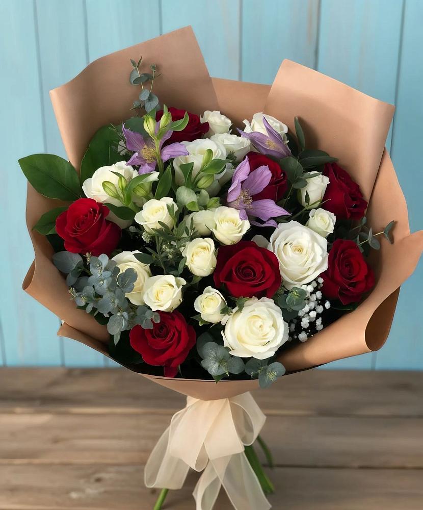 Букет цветов из: Розы и Альстромерии в Старой Майне