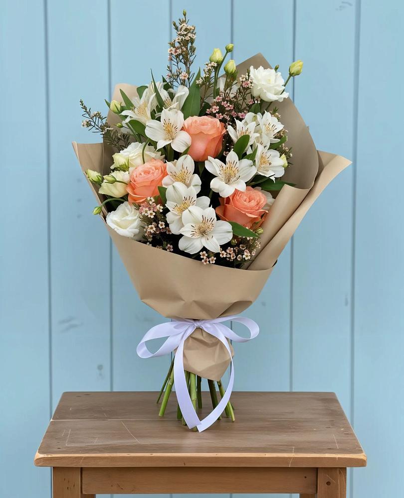 Букет цветов из: Альстромерии, Лизиантусы, Розы и Хризантемы в Старой Майне